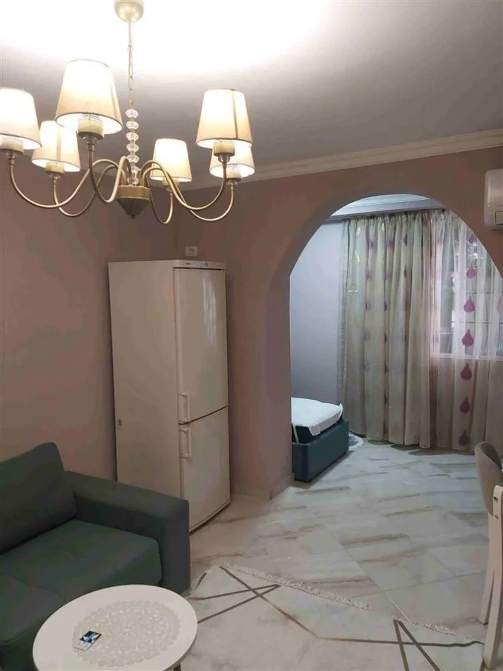 Tirane, jepet me qera apartament 1+1+Ballkon Kati 1, 80 m² 600 € (Ambasada Amerikane)