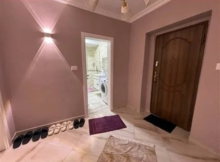 Tirane, jepet me qera apartament 1+1+Ballkon Kati 1, 80 m² 600 € (Ambasada Amerikane)