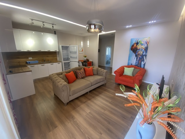 !!Jepet me Qera Apartament Dublex 3+1+2Bllk ,140 m2, 750 Euro, Mobiluar lux pabanuar asnjehere. Rr. Panorama, Don Bosko