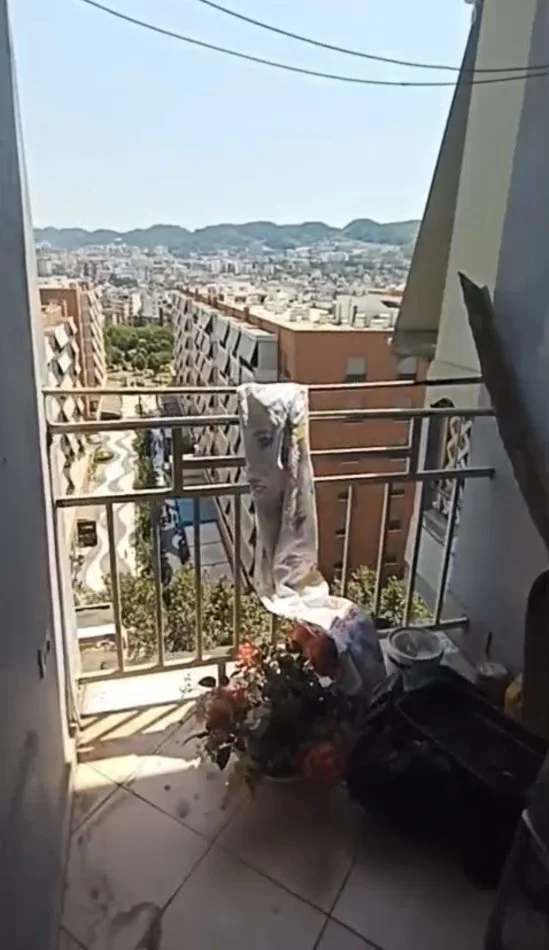 Tirane, jepet me qera apartament 3+1+Ballkon Kati 11, 100 m² 620 € (Rruga e Kavajes perball Delijorgjit)