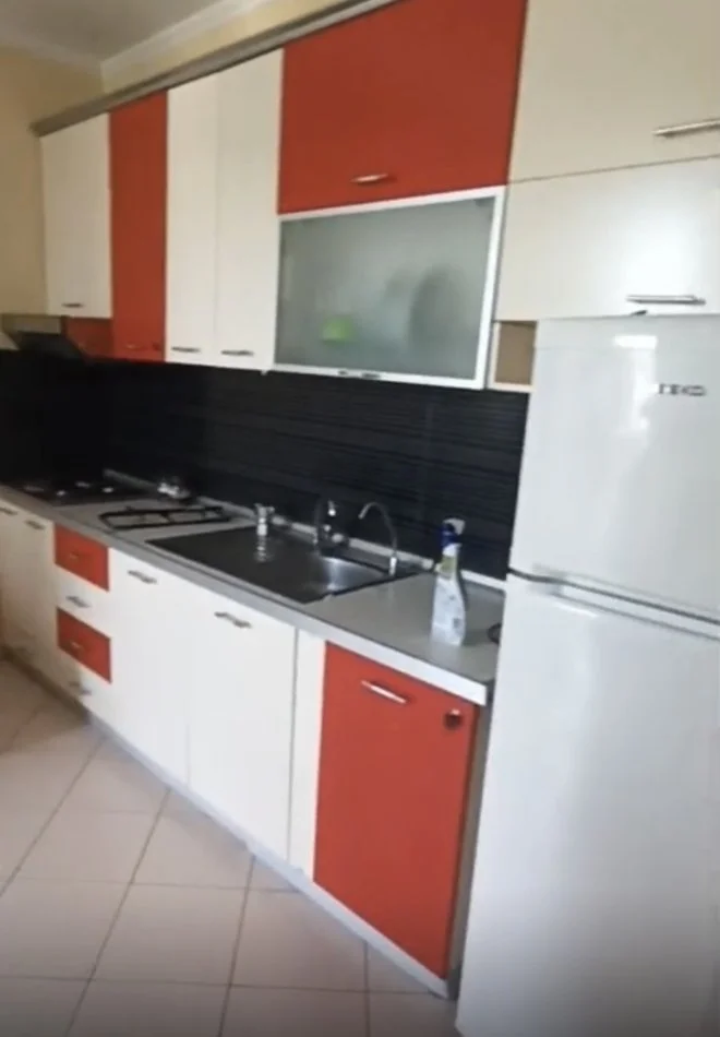 Tirane, jepet me qera apartament 3+1+Ballkon Kati 11, 100 m² 620 € (Rruga e Kavajes perball Delijorgjit)