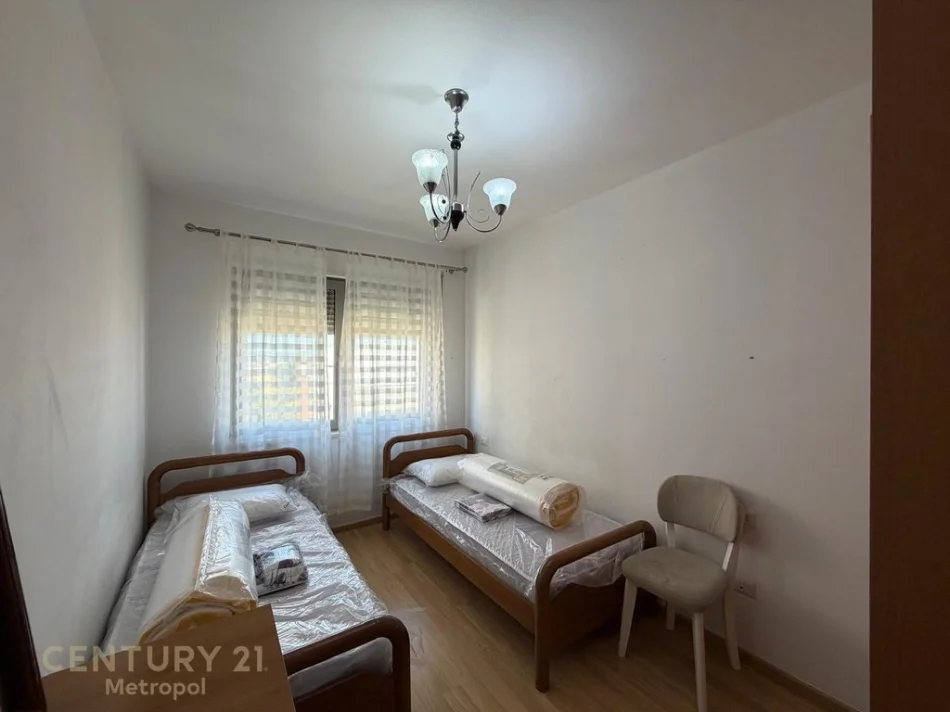 Tirane, jepet me qera apartament 1+1 Kati 5, 93 m² 550 € (Rruga e Dibres)