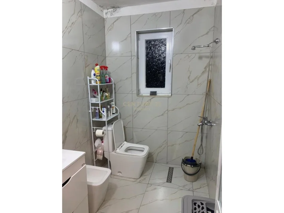 Tirane, shes apartament 2+1 Kati 1, 100 m² 120.000 € (Kinostudio)