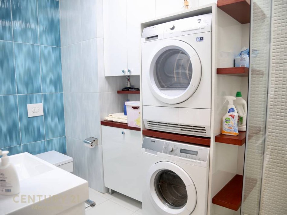 Tirane, jepet me qera apartament 2+1 Kati 19, 95 m² 1.800 € (Ambasador 3)