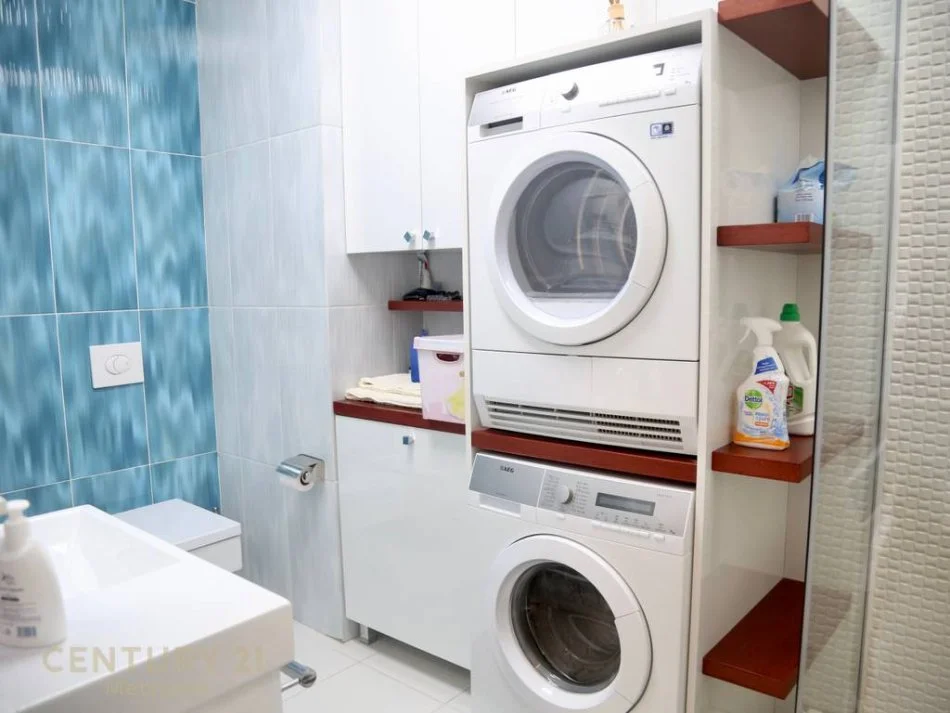 Tirane, jepet me qera apartament 2+1 Kati 19, 95 m² 1.800 € (Ambasador 3)