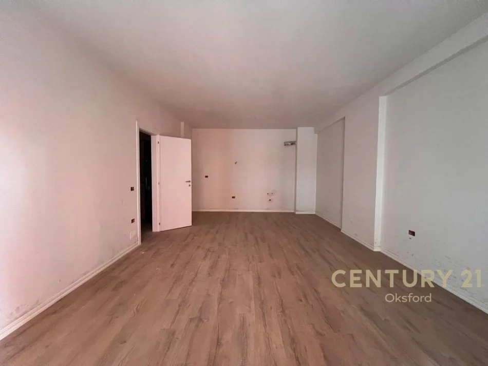 Tirane, shes apartament 1+1 Kati 8, 70 m² 106.000 € (Yzberisht)