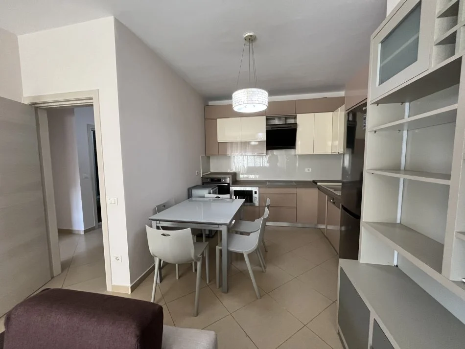 APARTAMENT 2+1+2 PER QIRA TE UNAZA E RE