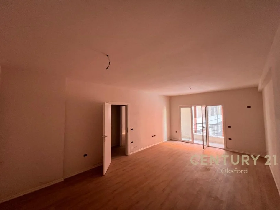 Tirane, shes apartament 1+1 Kati 8, 70 m² 106.000 € (Yzberisht)