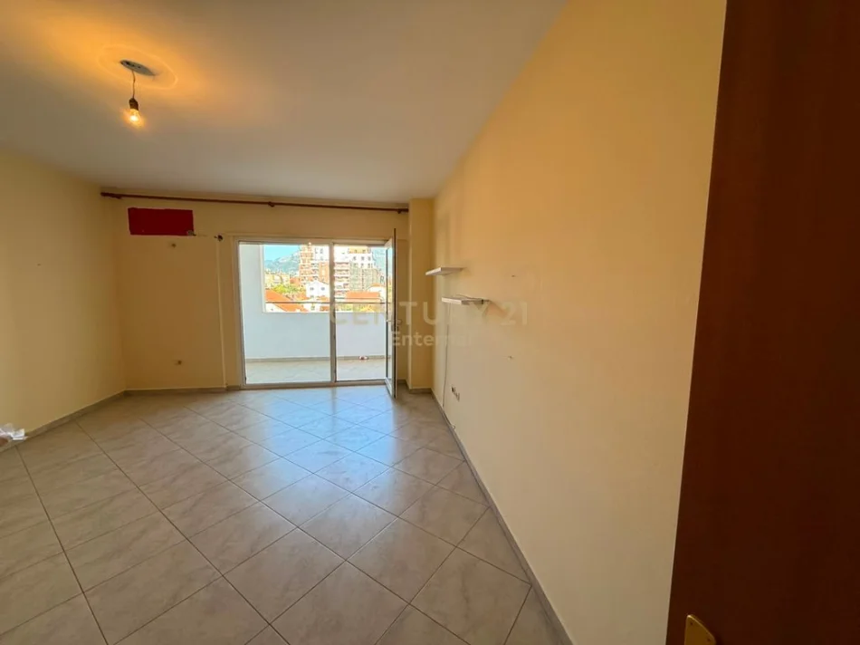 Tirane, jepet me qera zyre Kati 3, 120 m² 1.000 € (Rruga Siri Kodra)