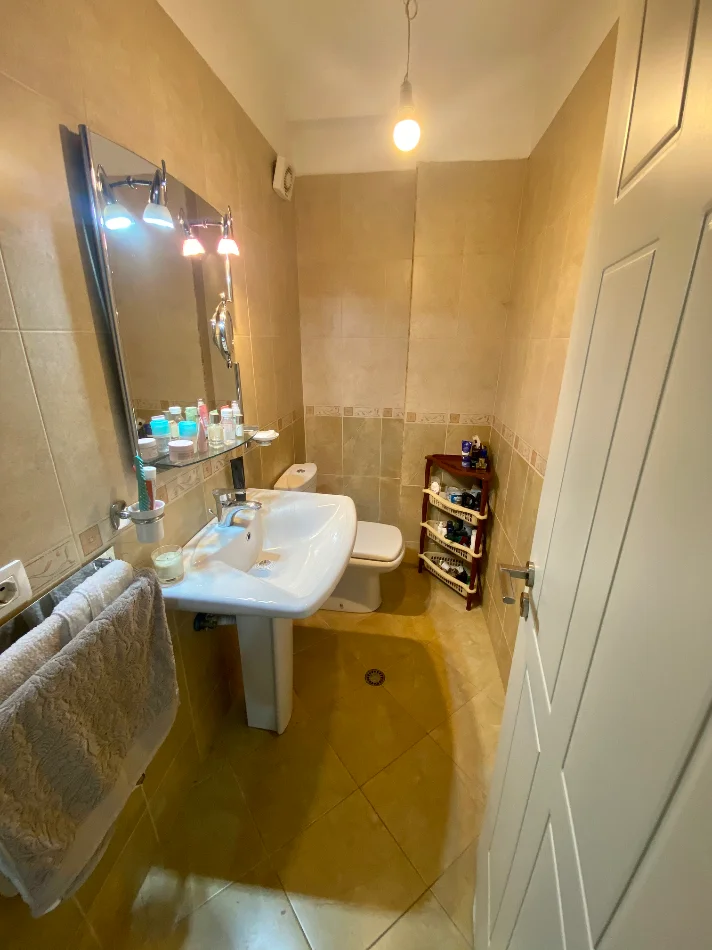 Tirane, shes apartament 2+1 Kati 3, 116 m² 170.000 € (3 Deshmoret)