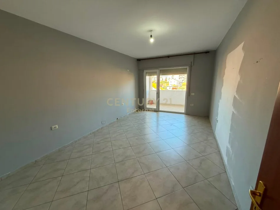 Tirane, jepet me qera zyre Kati 3, 120 m² 1.000 € (Rruga Siri Kodra)