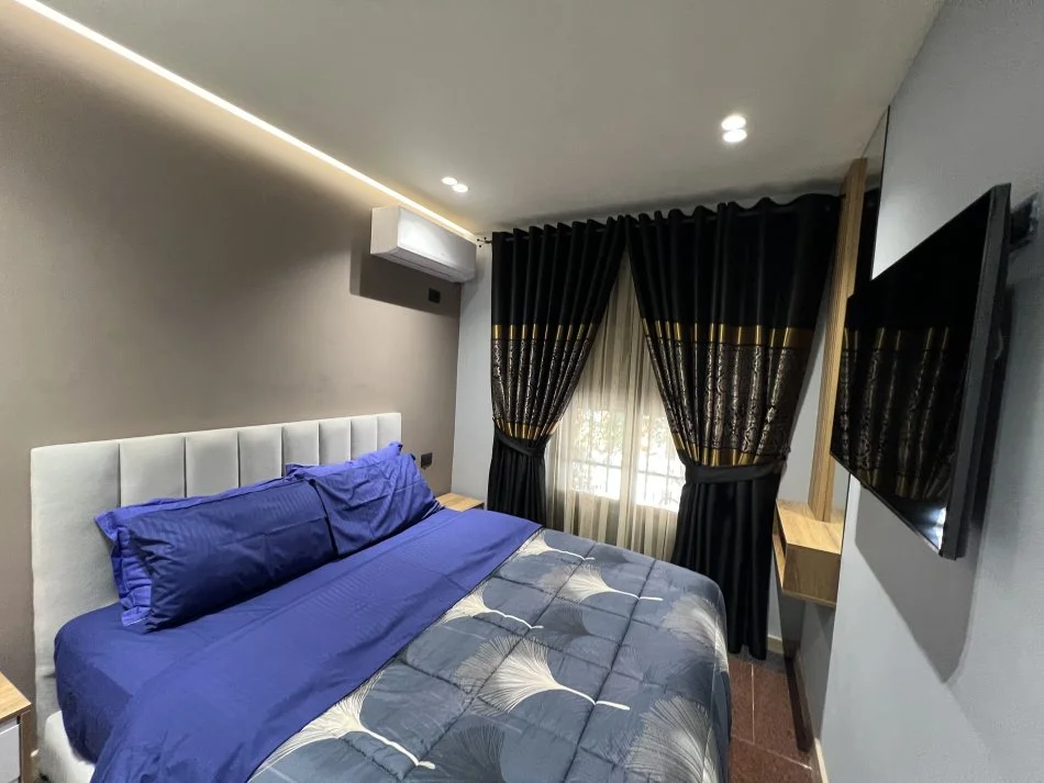 Tirane, jepet me qera apartament 1+1+Ballkon Kati 2, 60 m² 700 €