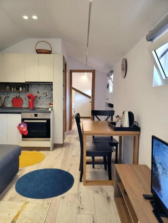 Tirane, jepet me qera apartament , 45 m² 400 € 