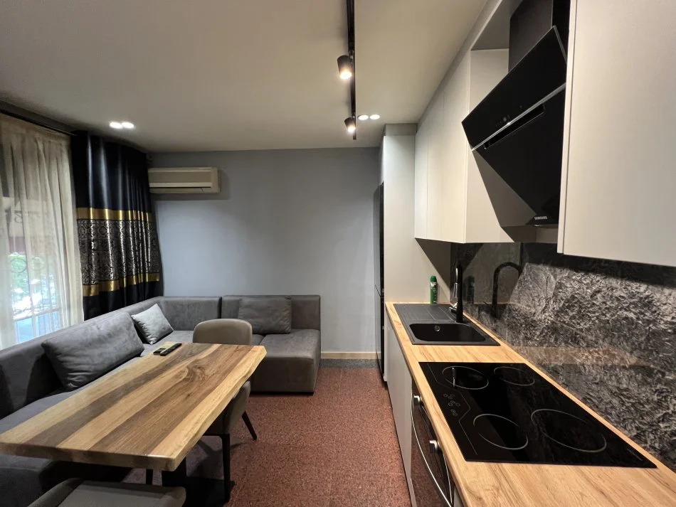 Tirane, jepet me qera apartament 1+1+Ballkon Kati 2, 60 m² 700 €