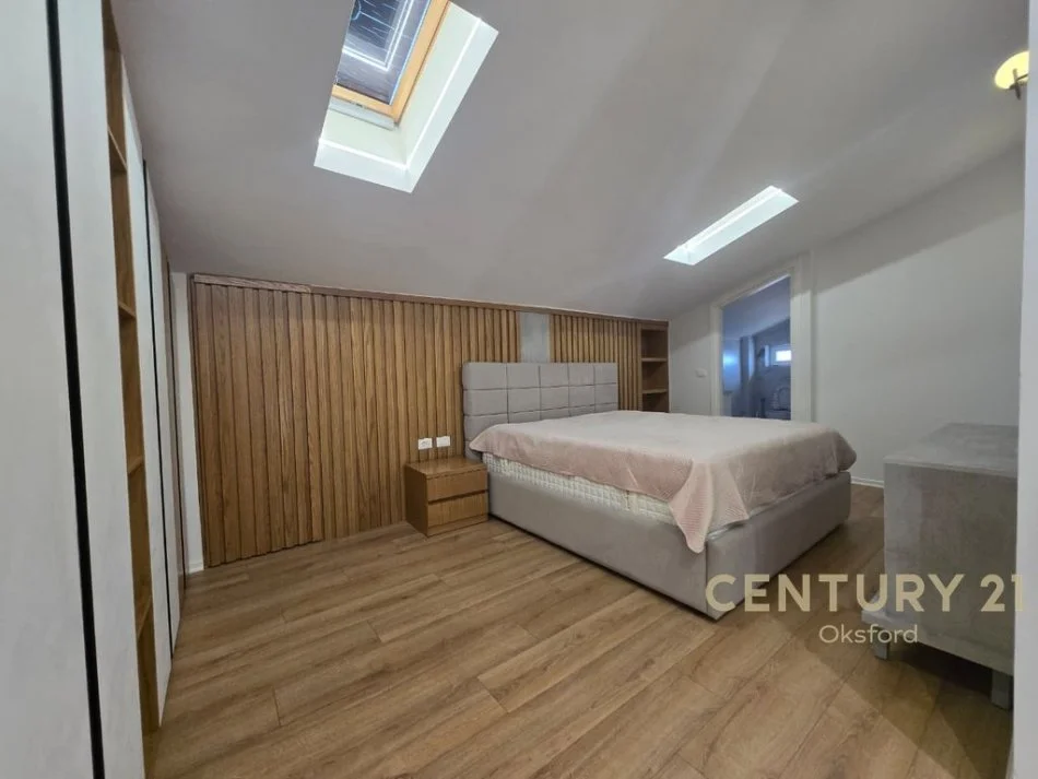 Tirane, jepet me qera apartament 3+1+Aneks+Ballkon Kati 3, 200 m² 1.800 € (SECRET GARDEN)