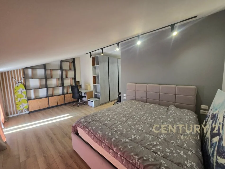 Tirane, jepet me qera apartament 3+1+Aneks+Ballkon Kati 3, 200 m² 1.800 € (SECRET GARDEN)