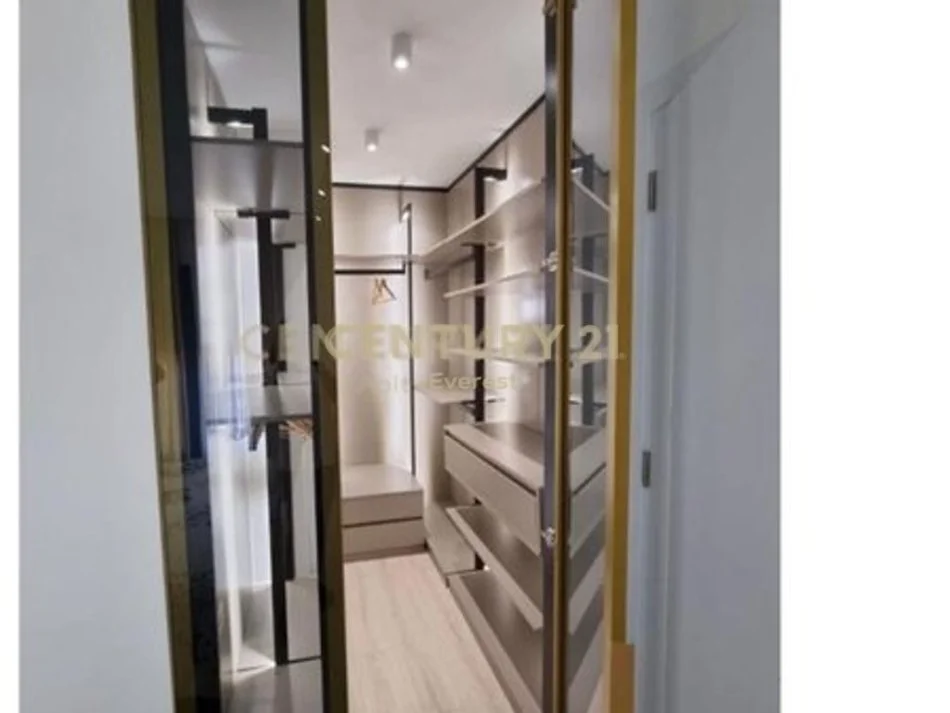 Tirane, jepet me qera apartament 1+1 Kati 8, 70 m² 900 € 