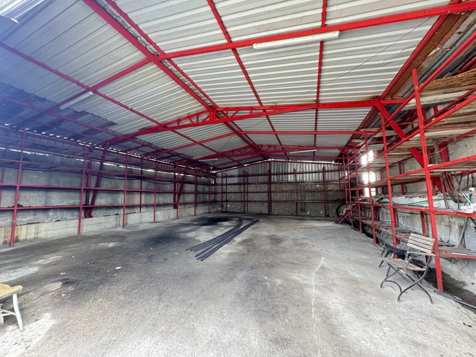 Tirane, jepet me qera magazine , 200 m² 1.000 € 