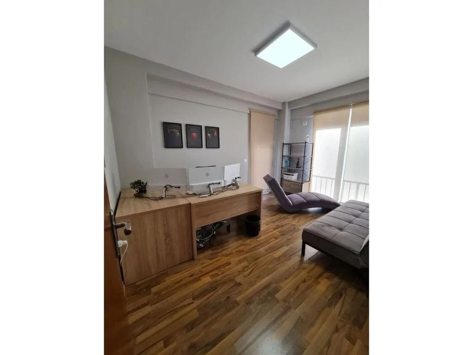 Tirane, jepet me qera ambjent biznesi Kati 2, 140 m² 1.650 € (Prane Zjarrfikses)