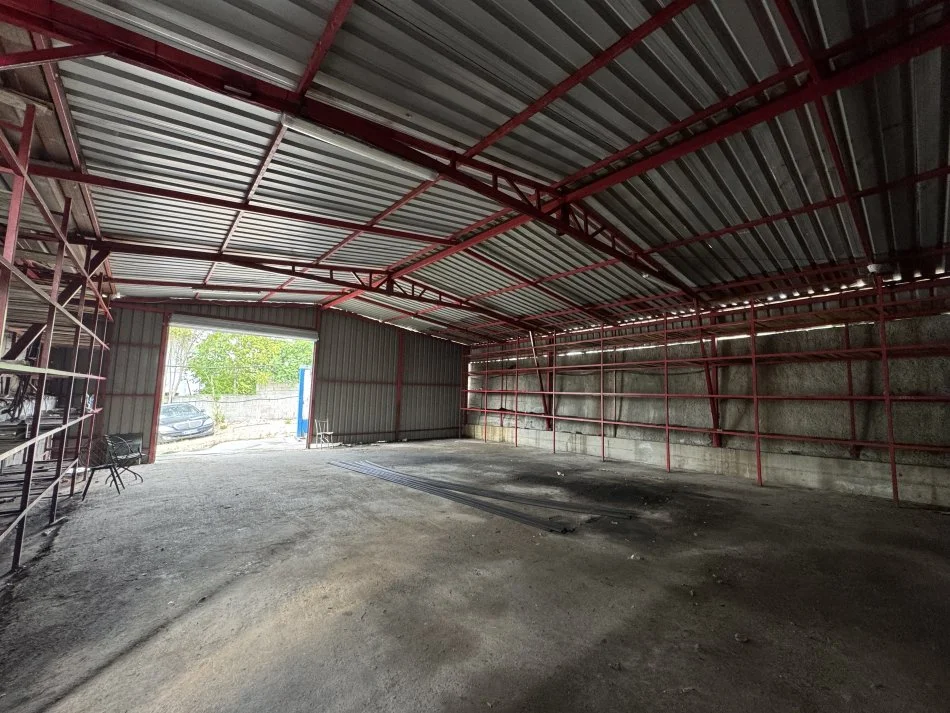 Tirane, jepet me qera magazine , 200 m² 1.000 € 