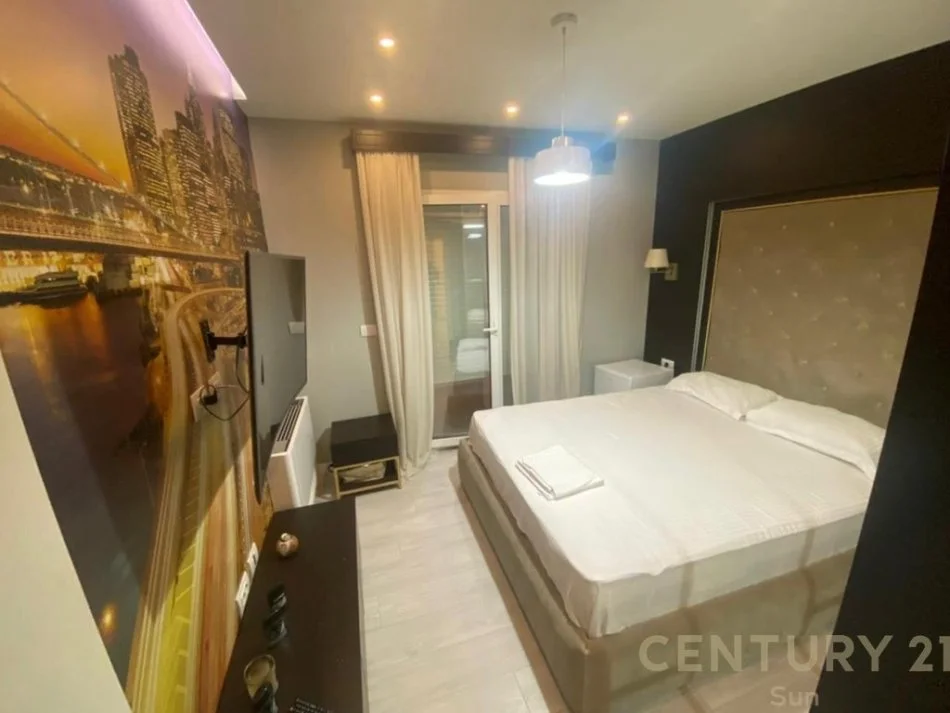 Tirane, shes apartament 3+1 Kati 3, 146 m² (Sheshi Wilson)