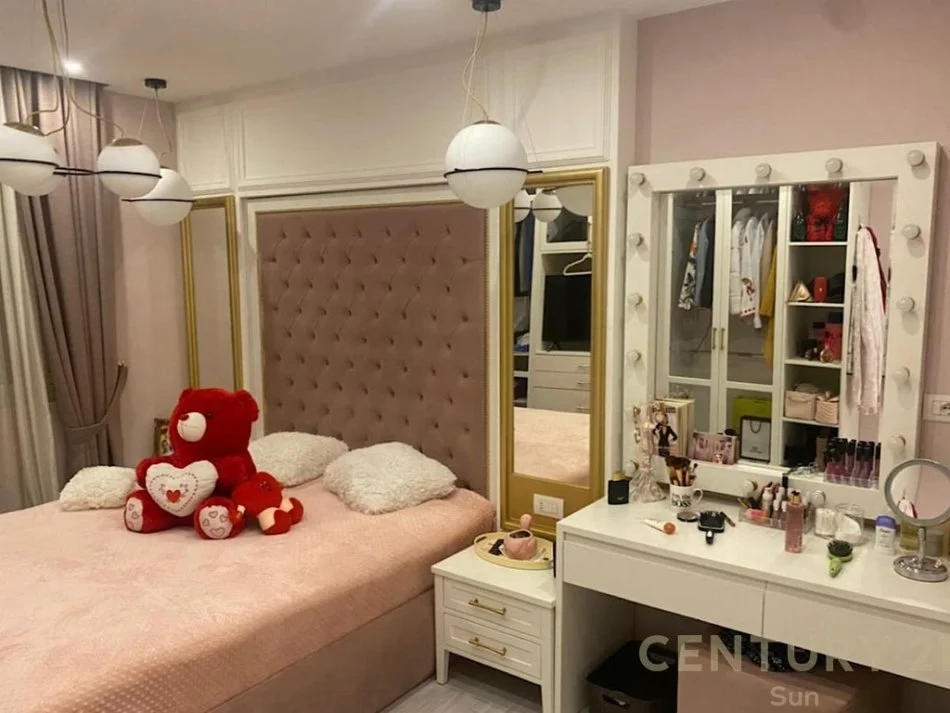 Tirane, shes apartament 3+1 Kati 3, 146 m² (Sheshi Wilson)