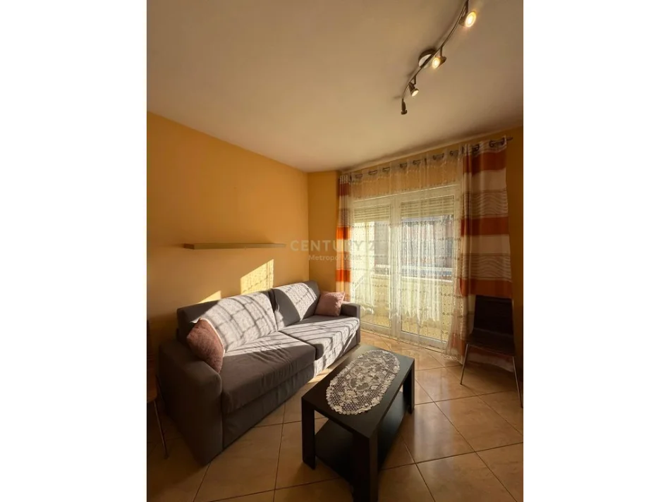 Tirane, jepet me qera apartament 1+1 Kati 6, 68 m² 600 € (Pazari Ri)