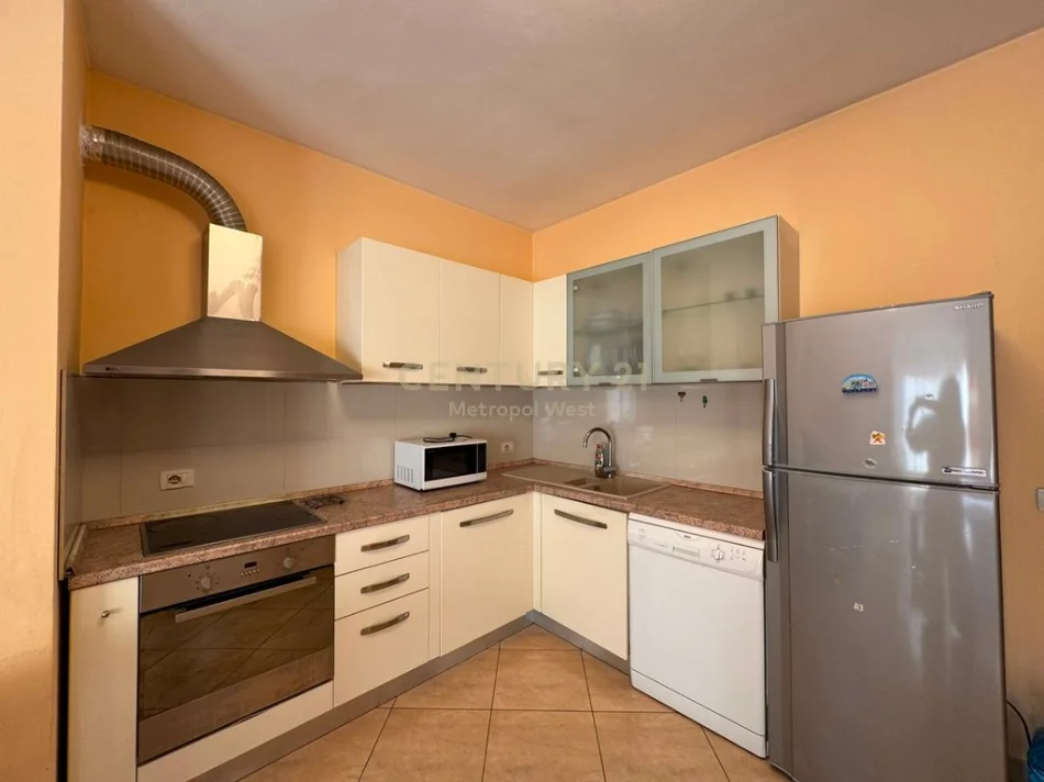 Tirane, jepet me qera apartament 1+1 Kati 6, 68 m² 600 € (Pazari Ri)