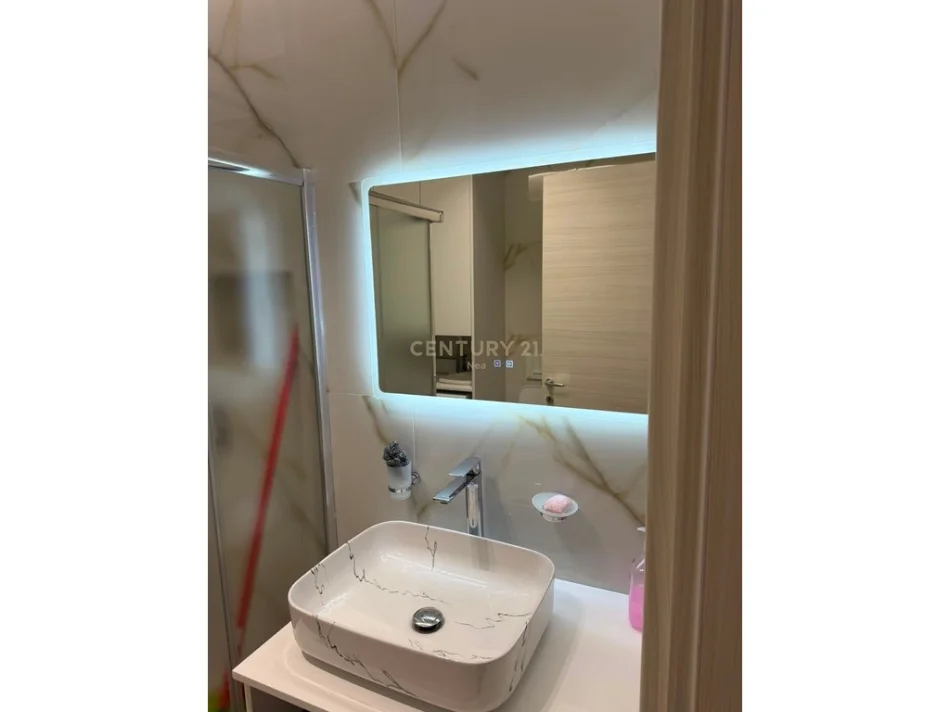 Tirane, jepet me qera apartament 1+1 Kati 4, 75 m² 700 € (kompleksi E88)