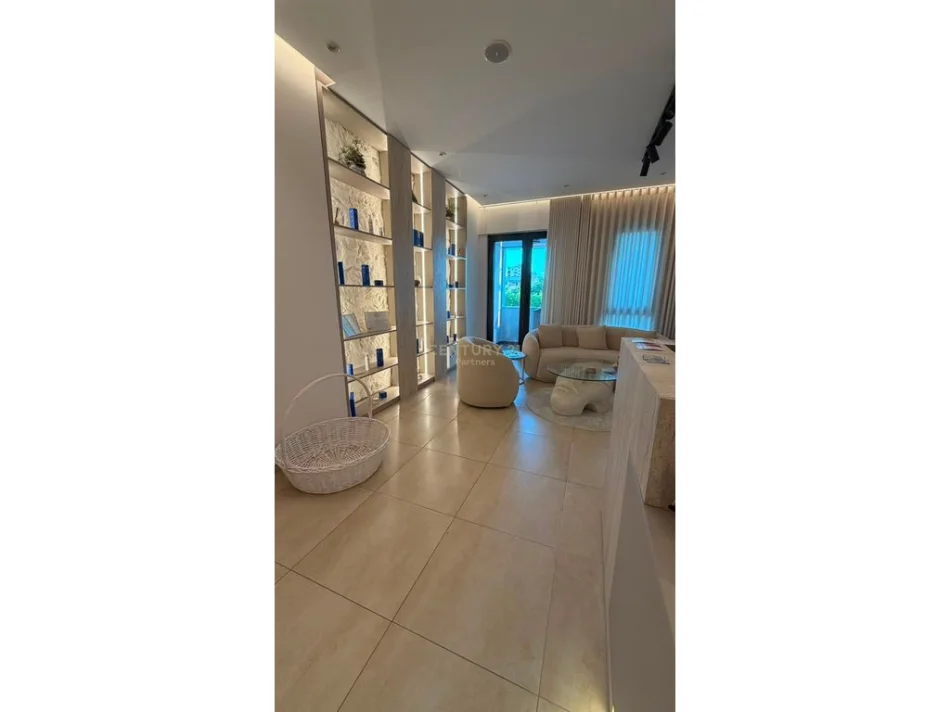 Tirane, jepet me qera ambjent biznesi Kati 3, 100 m² 1.100 € (Square 21)
