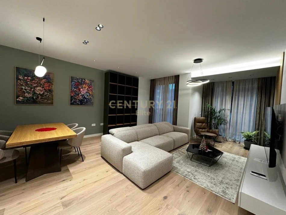 Tirane, jepet me qera apartament 2+1+Ballkon Kati 3, 145 m² 3.500 € 