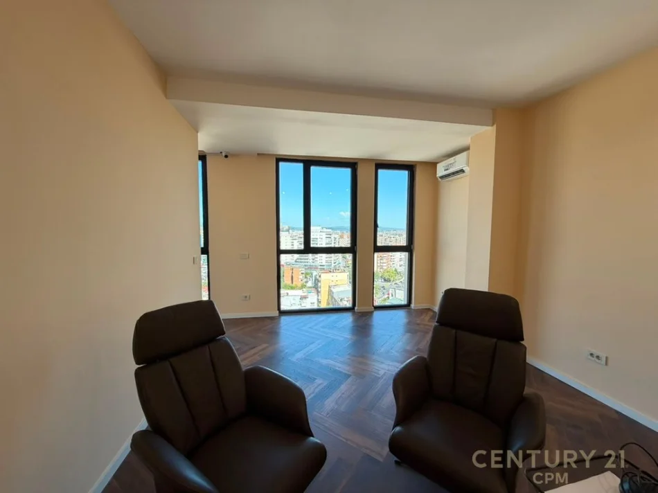 Tirane, jepet me qera zyre Kati 12, 104 m² 950 € (Golden Tower)