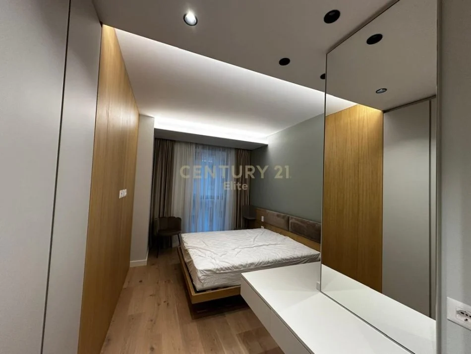 Tirane, jepet me qera apartament 2+1+Ballkon Kati 3, 145 m² 3.500 € 