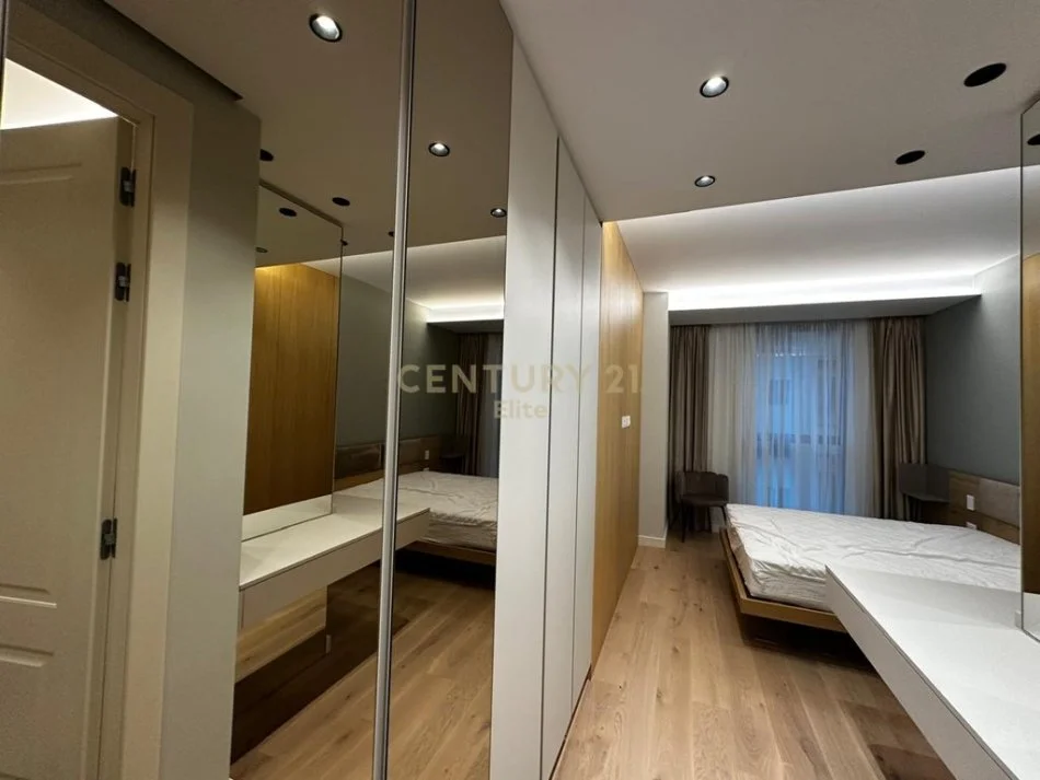 Tirane, jepet me qera apartament 2+1+Ballkon Kati 3, 145 m² 3.500 € 