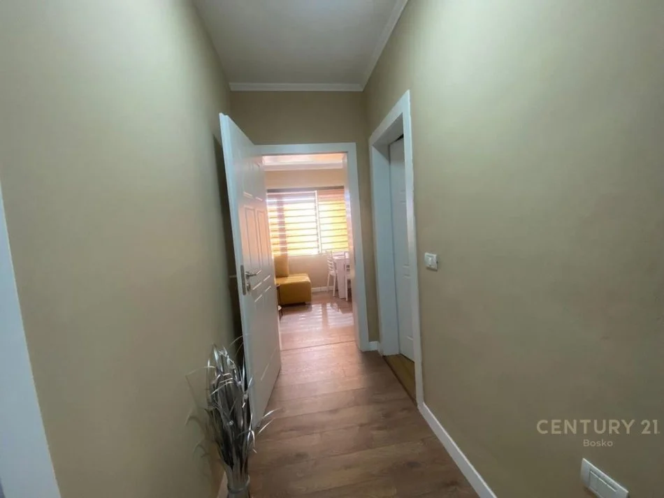 Tirane, jepet me qera apartament 2+1 Kati 3, 600 € 