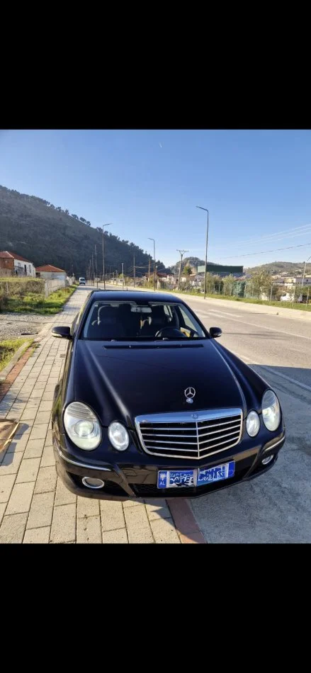 Tirane, shitet makine Nafte, automatik Kondicioner 314.000 km 4700 €