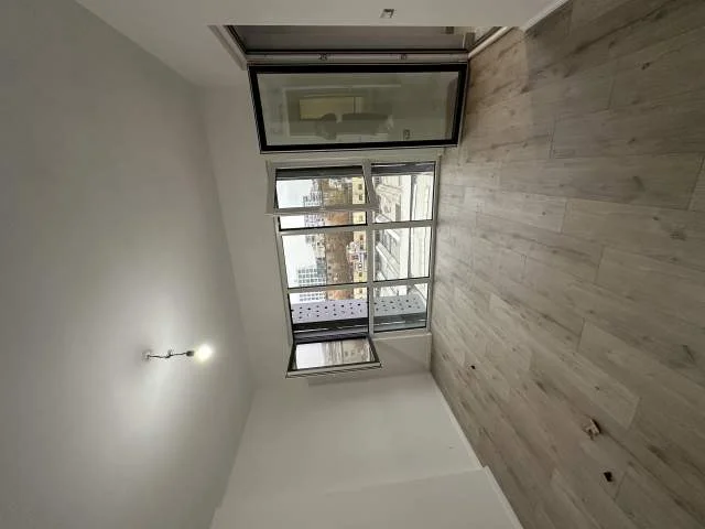 Tirane, jepet me qera apartament 1+1+BLK bosh per banim ose zyre Kati 4, 73 m² Rruga 5 Maj kompleksi Emerald