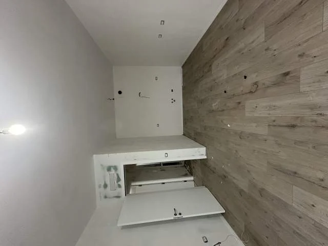 Tirane, jepet me qera apartament 1+1+BLK bosh per banim ose zyre Kati 4, 73 m² Rruga 5 Maj kompleksi Emerald