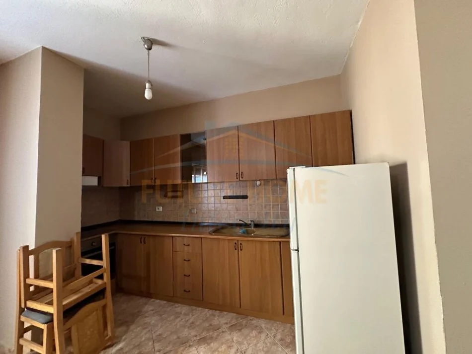 Tirane, shitet apartament 1+1+Ballkon Kati 4, 69 m² 130000 € (Rruga e Elbasanit)