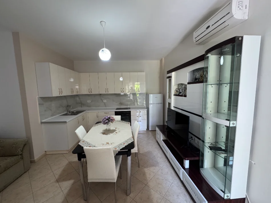 Tirane, jepet me qera shtepi 1+1 Kati 0, 59 m² 400 € (Astir)