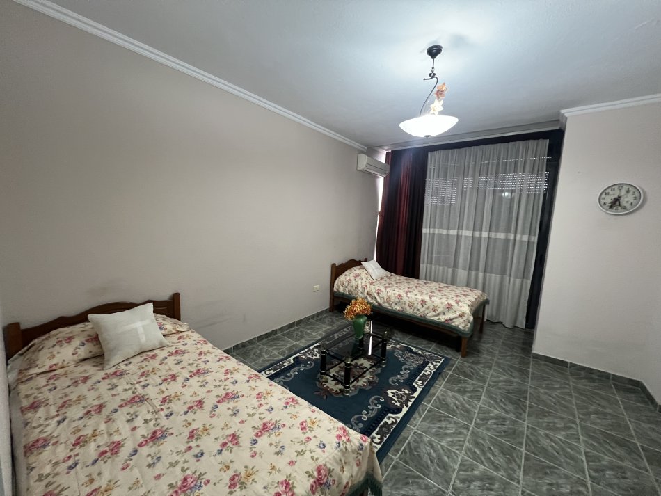 Tirane, jepet me qera apartament 2+1+Ballkon Kati 11, 117 m² 650 € (rruga Sali Butka)