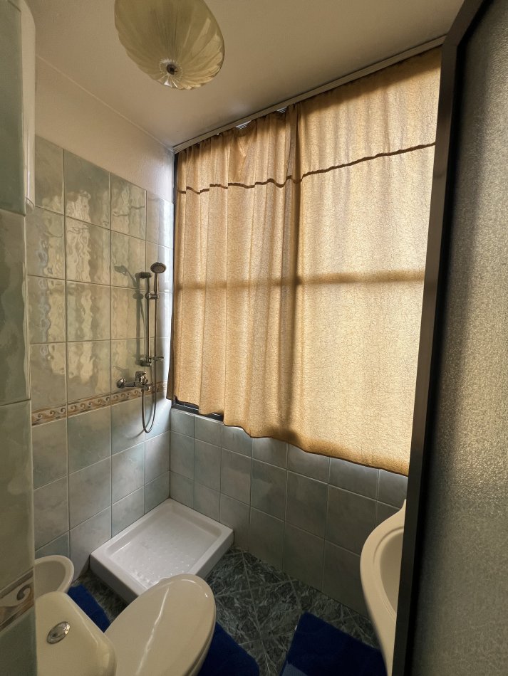 Tirane, jepet me qera apartament 2+1+Ballkon Kati 11, 117 m² 650 € (rruga Sali Butka)