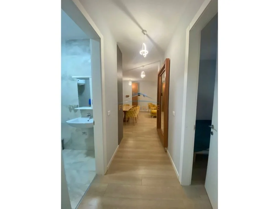 Tirane, shitet apartament 2+1+Ballkon Kati 4, 116 m² 375.000 € 