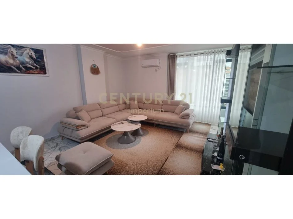 Tirane, jepet me qera apartament 2+1 Kati 5, 95 m² 550 € 