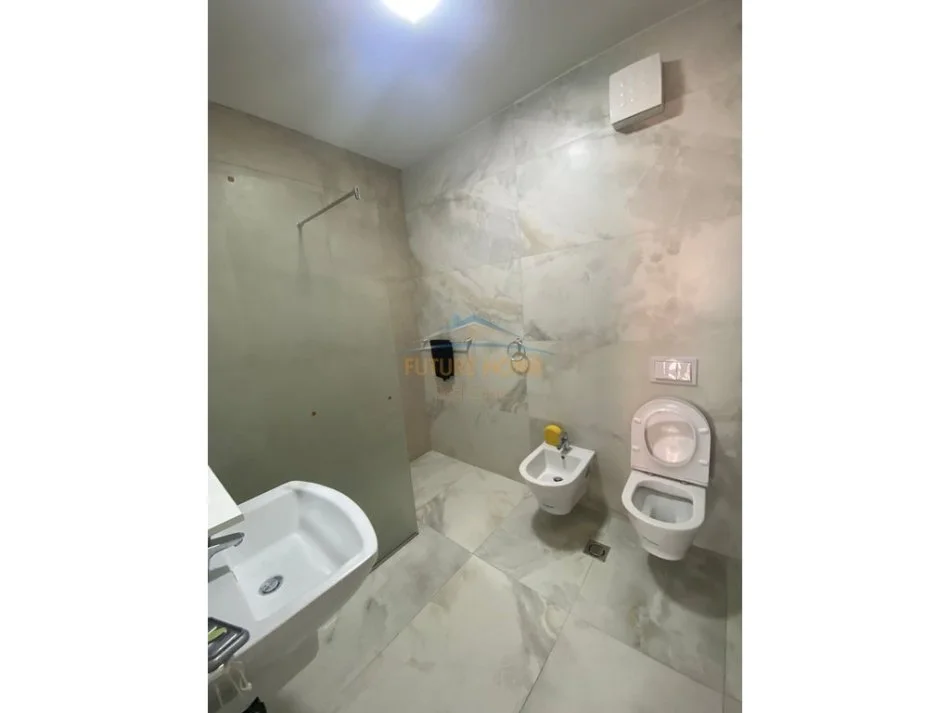 Tirane, shitet apartament 2+1+Ballkon Kati 4, 116 m² 375.000 € 