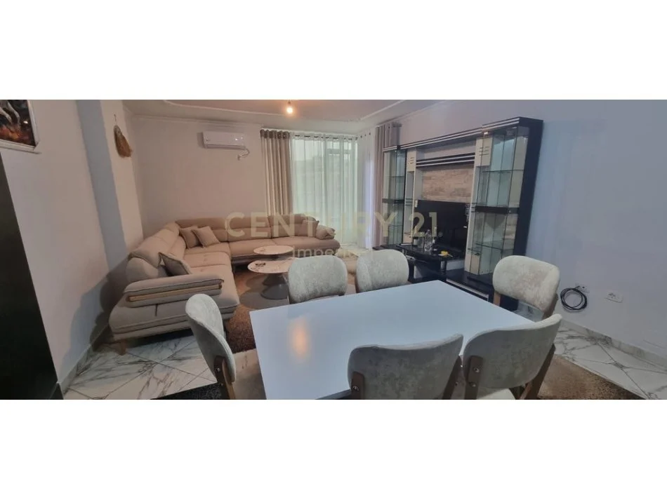 Tirane, jepet me qera apartament 2+1 Kati 5, 95 m² 550 € 