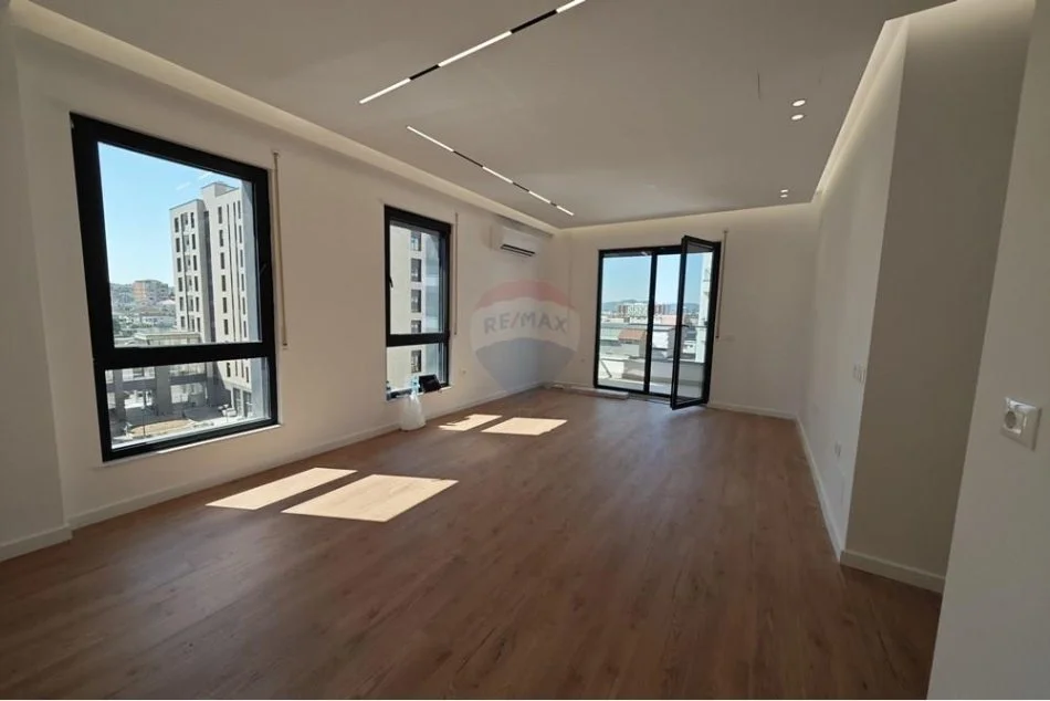 Tirane, shes apartament 2+1+Aneks+Ballkon Kati 3, 103 m² 195.000 € 