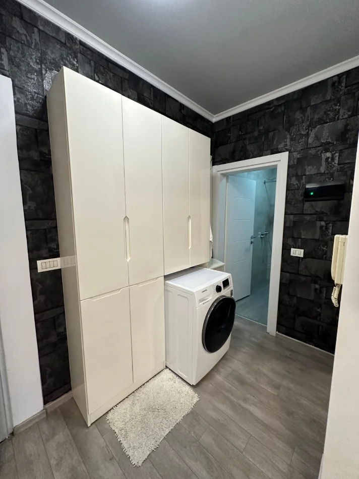 Tirane, jepet me qera apartament 1+1 Kati 2, 62 m² 500 € (Brryli)