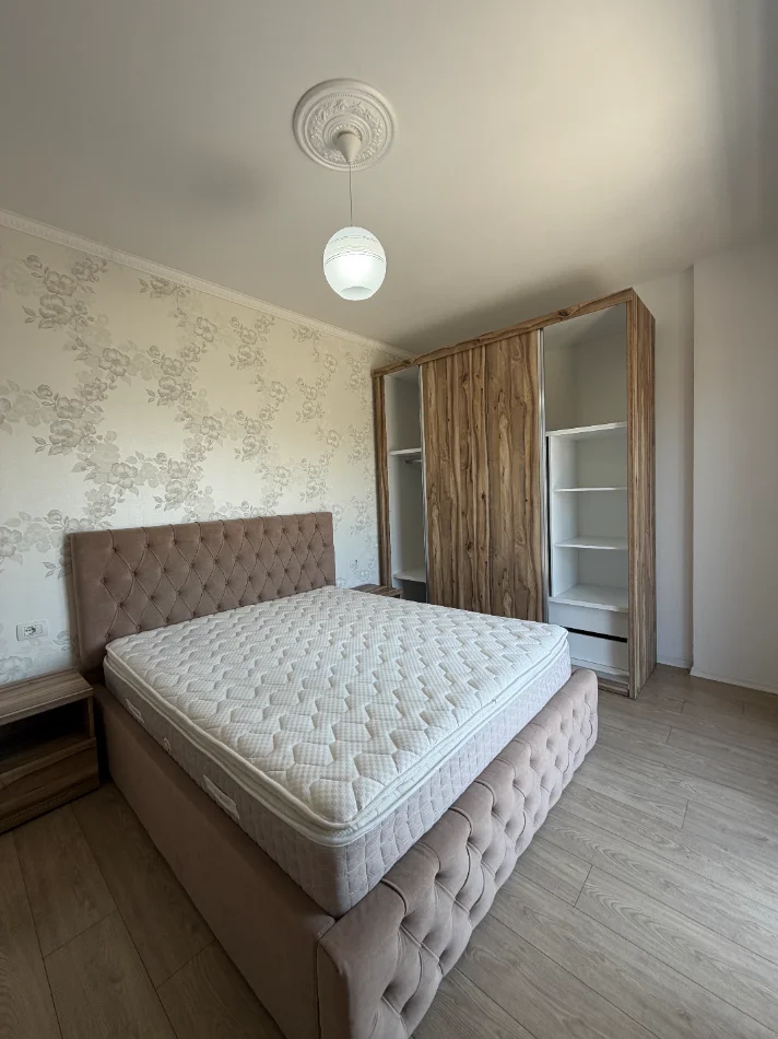 Tirane, jepet me qera apartament 2+1 Kati 2, 90 m² 450 € (Univers City)