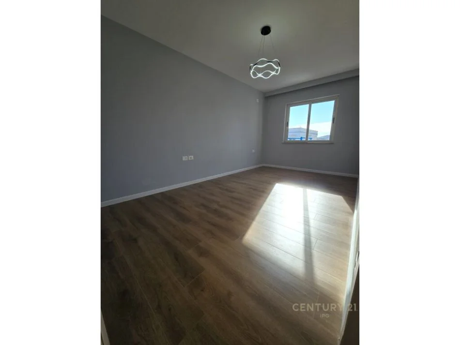 Tirane, shitet apartament 2+1+Aneks+Ballkon Kati 8, 99 m² 108.000 € (Kthesa e Kamzes)